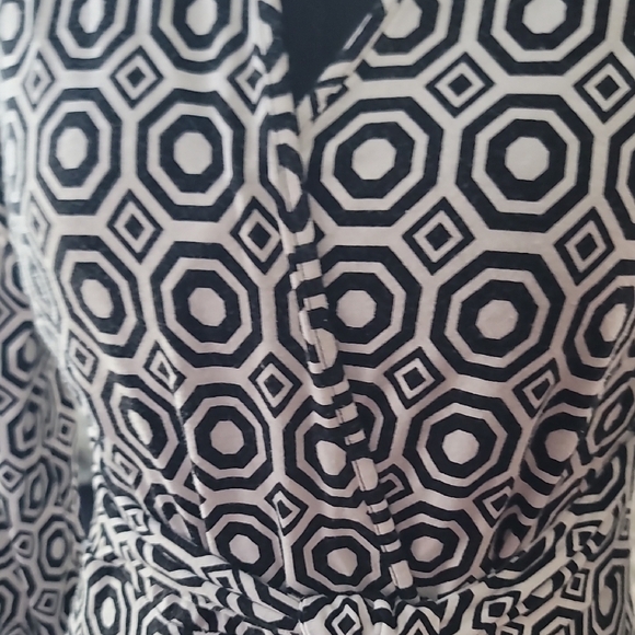 Cynthia Rowley Black and White Wrap Dress with  Long Sleeves - Picture 4 of 11